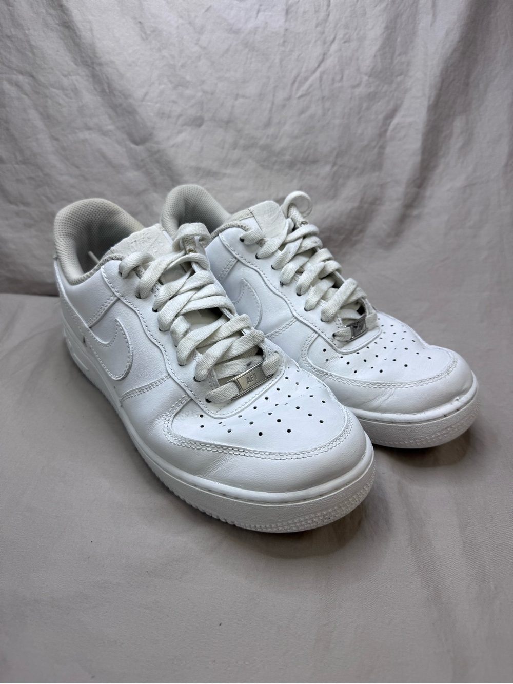 Nike White Low-Top Sneakers size men 7.5